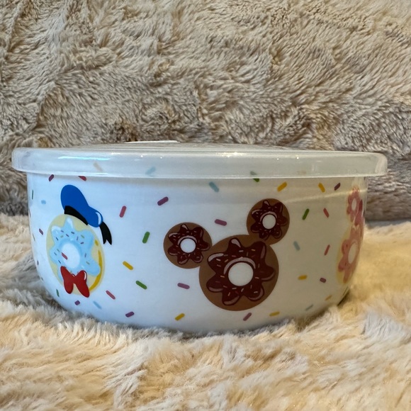 🍩Disney Donuts & Sprinkles design Ceramic Covered Bowl Large🍩 - Picture 3 of 6